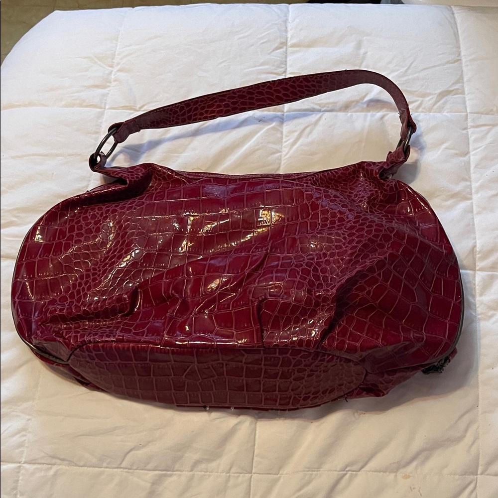 GLO Red Crocodile-Embossed Shoulder Bag - Picture 7 of 13